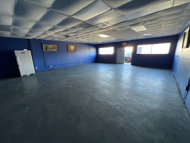 1518 Woodmere Dr, Greensboro, NC 27405 Office For Sale