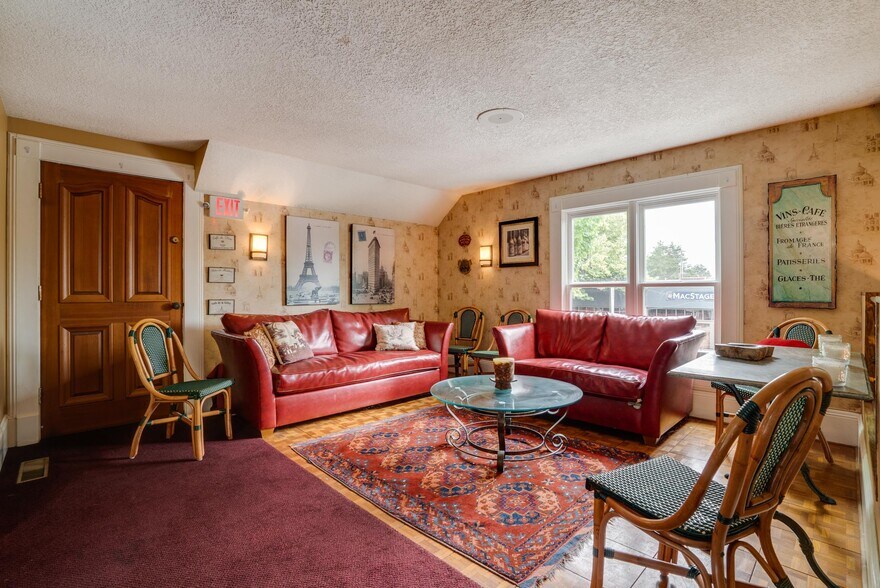 More Photos Of 729 NE 3rd St, Mcminnville Restaurant For Sale