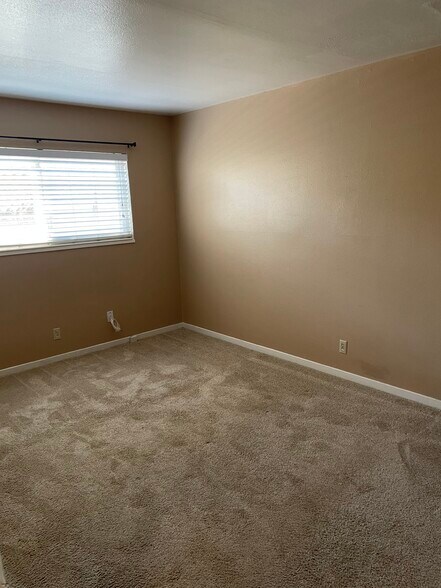 More Photos Of 218 W K St, Los Banos Apartments For Sale