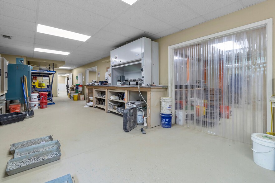 More Photos Of 351 Transfer Dr, Indianapolis Research And Development For Sale