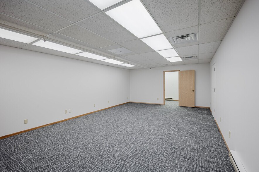 More Photos Of 151 NW Silver Lake Rd, Saint Paul Unknown For Lease