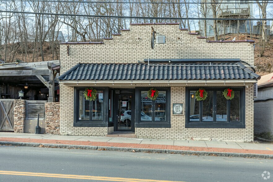 More Photos Of 127 Center St, Shelton Storefront For Sale