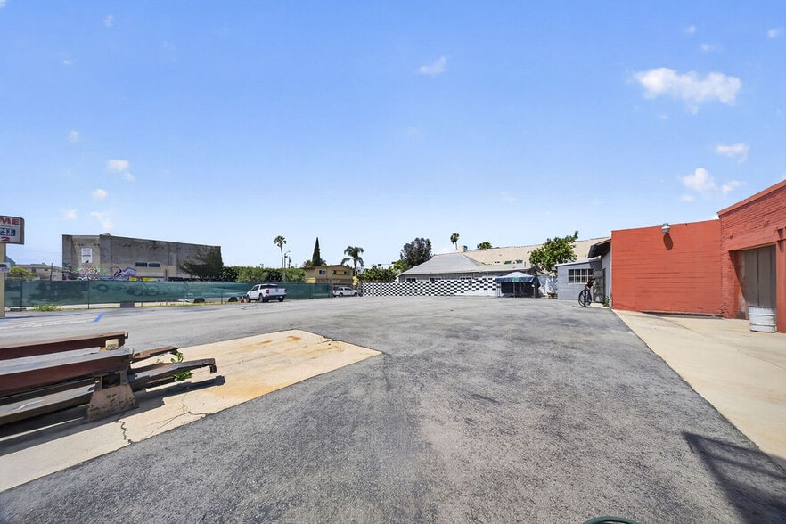 More Photos Of 959 Gower St, Los Angeles Auto Repair For Lease