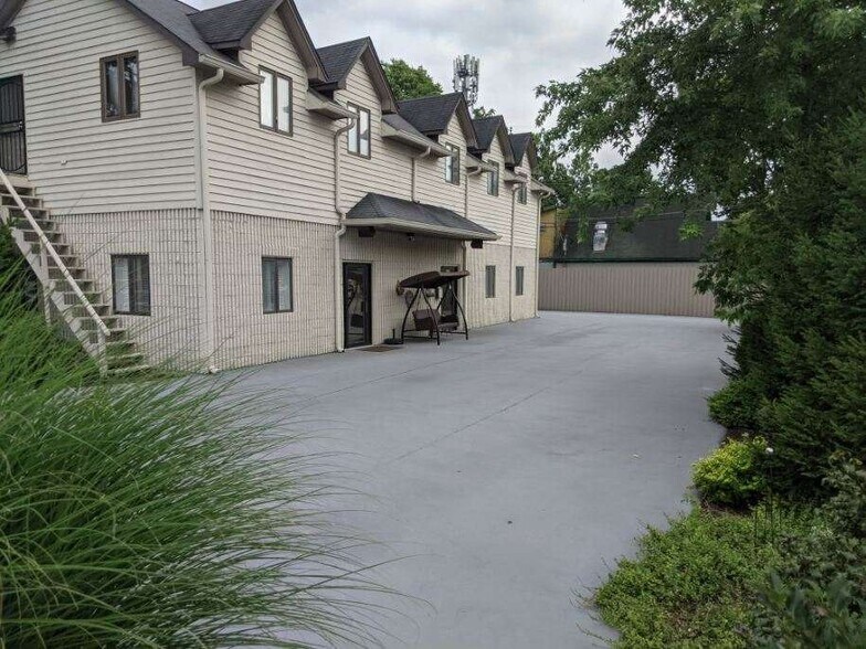 More Photos Of 6353 Ferguson St, Indianapolis Office For Lease