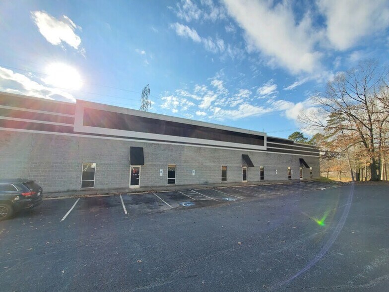 Primary Photo Of 128 Commercial Dr, Mooresville Warehouse For Lease