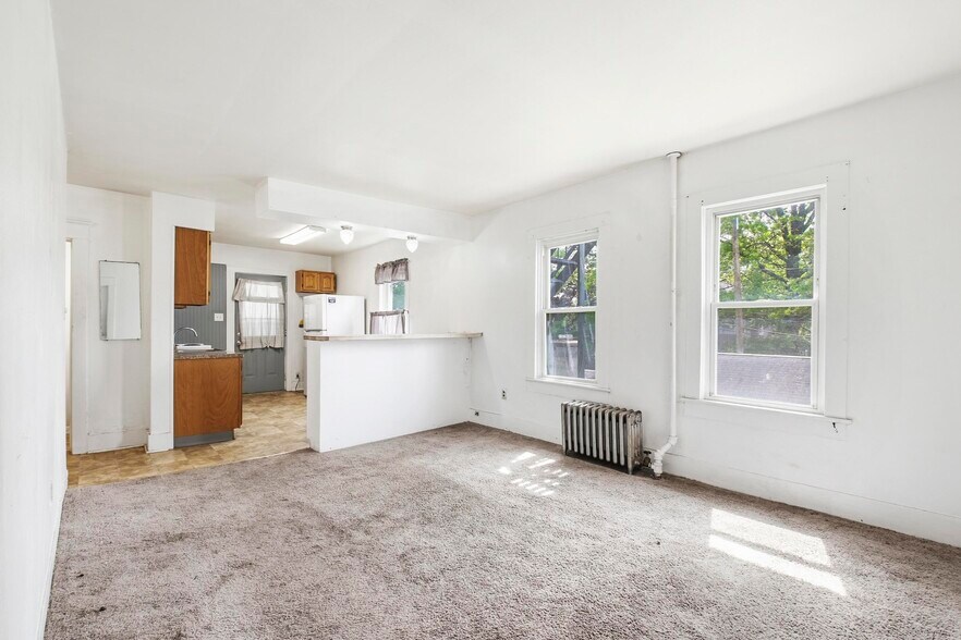 More Photos Of 467 Northampton st, Kingston Multifamily For Sale
