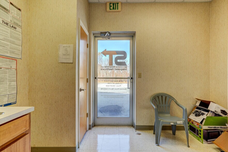 More Photos Of 247 W Kings Hwy, Eden Storefront Retail Office For Sale