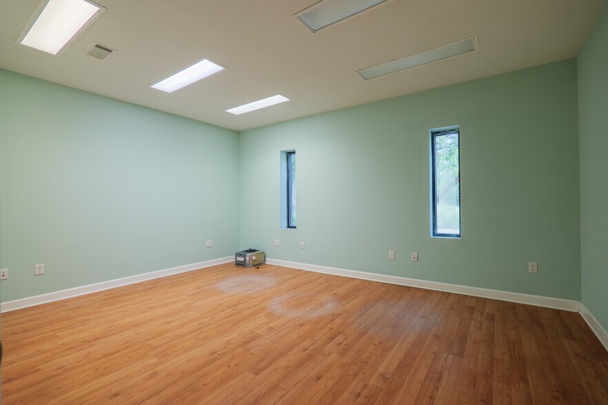 More Photos Of 450 W Highway 64, Lakeland Warehouse For Lease