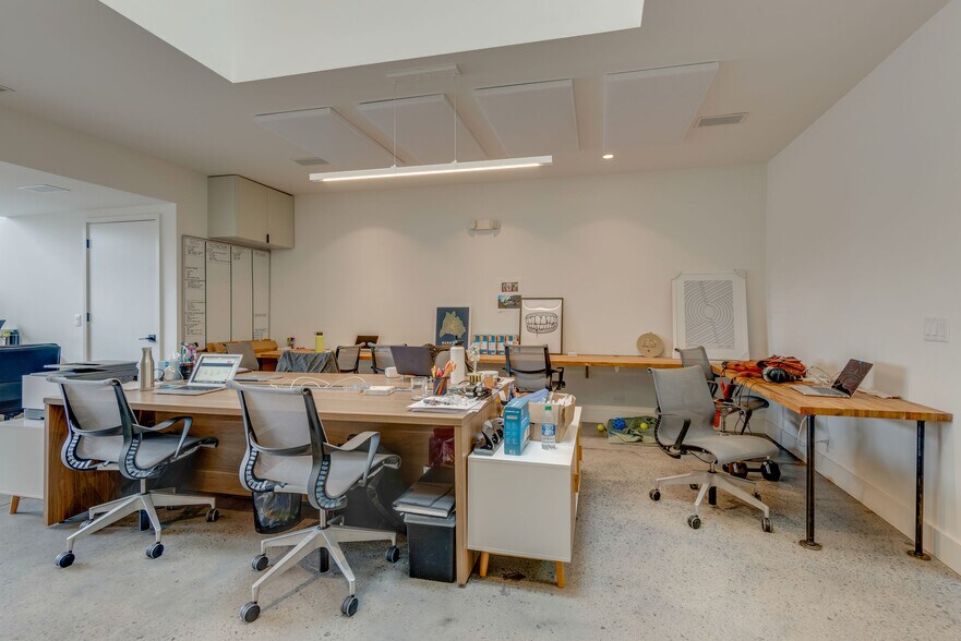 More Photos Of 407 Humphreys St, Nashville Office For Lease