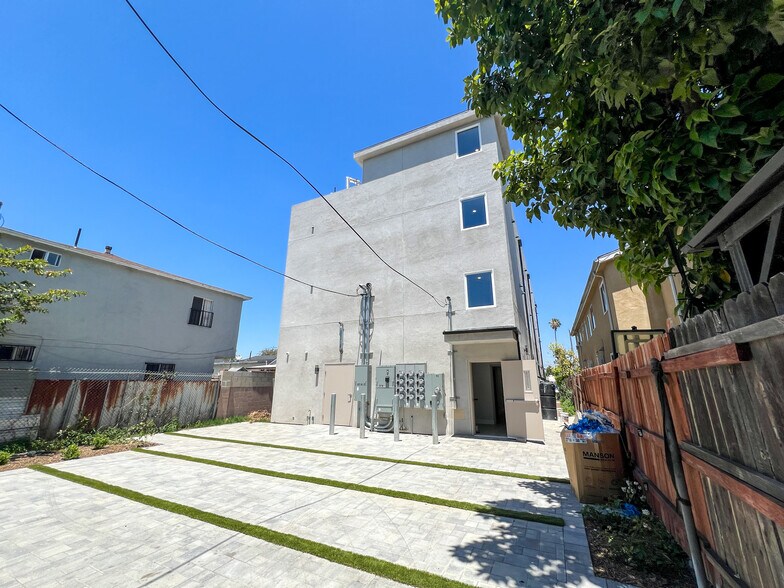 More Photos Of 142 E 84th St, Los Angeles Apartments For Sale