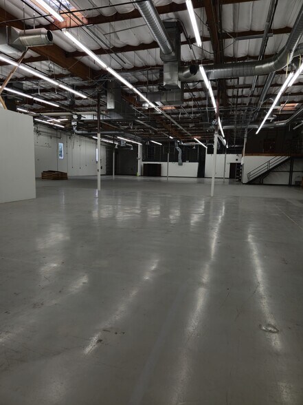 More Photos Of 20600 Plummer St, Chatsworth Manufacturing For Lease