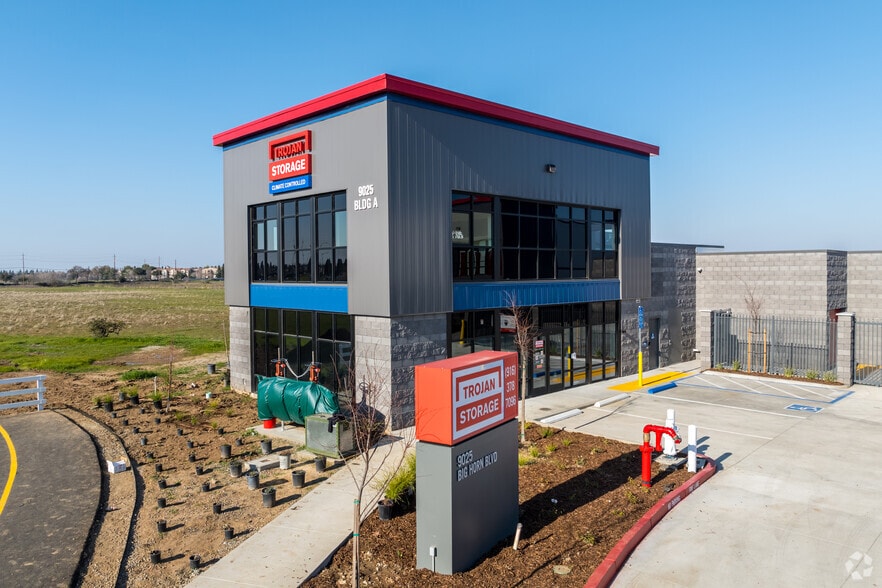 More Photos Of 9025 Big Horn Blvd, Elk Grove Flex For Lease