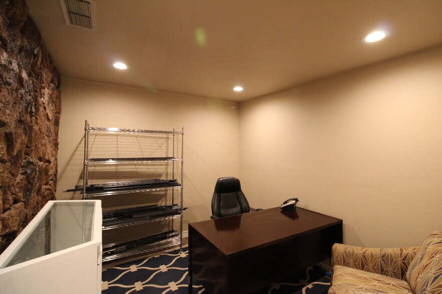 More Photos Of 1221 W University Blvd, Odessa Medical For Sale