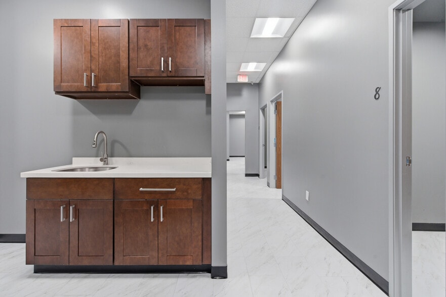 More Photos Of 685 E Grand Blvd, Corona Storefront Retail Office For Lease