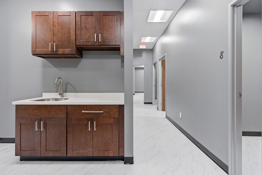 More Photos Of 685 E Grand Blvd, Corona Storefront Retail Office For Lease