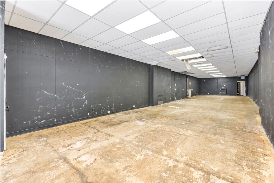 More Photos Of 4539 Montgomery Rd, Cincinnati Storefront Retail Residential For Lease