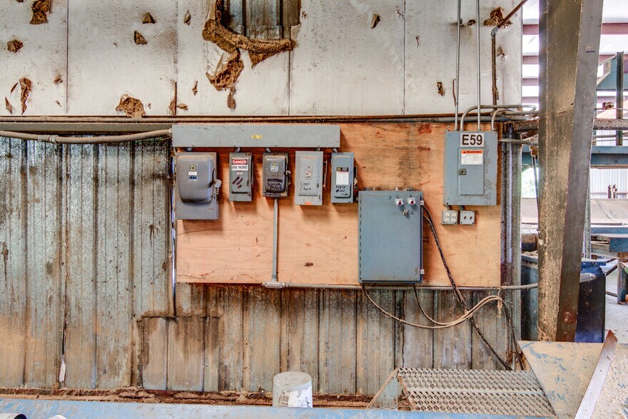 More Photos Of 720 E Main St, Ashdown Warehouse For Sale