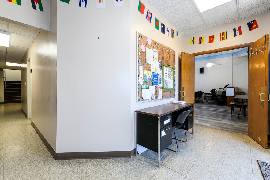 More Photos Of 4019 S Grand Blvd, Saint Louis Flex For Sale