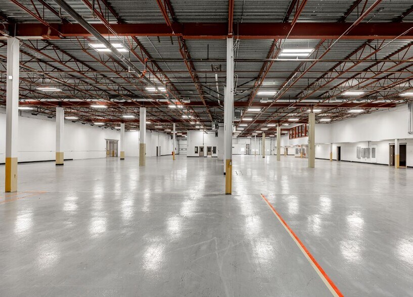 More Photos Of 12405 Rue Service A-2, Mirabel Warehouse For Lease