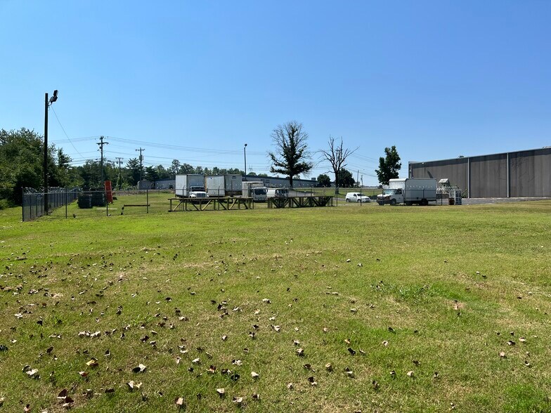 More Photos Of 1920 Elm Hill Pike pike, Nashville Land For Lease