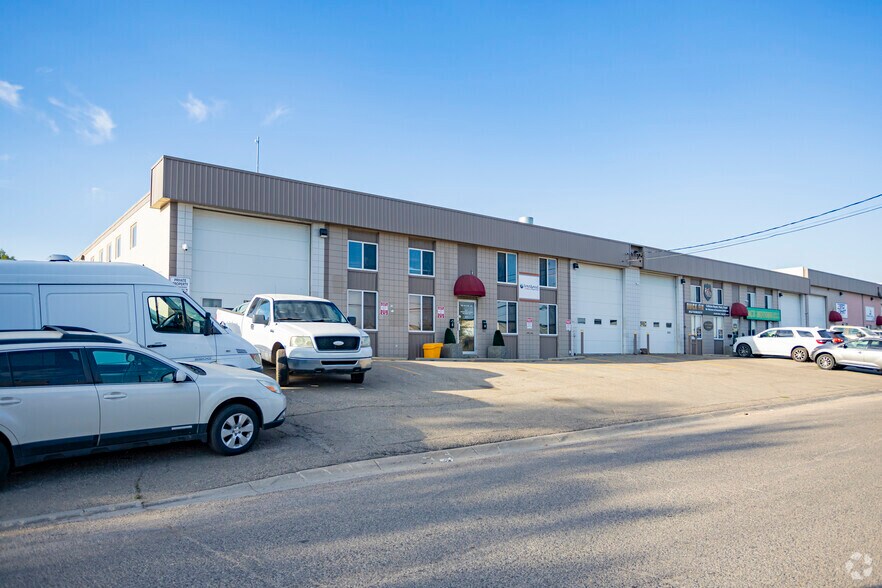 More Photos Of 915-935 48 Ave SE, Calgary Warehouse For Sale