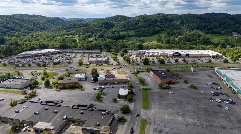 More Photos Of 1389 Volunteer Pky, Bristol Freestanding For Lease