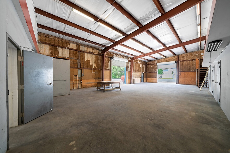 More Photos Of 9732 SE US Highway 441, Belleview Warehouse For Lease