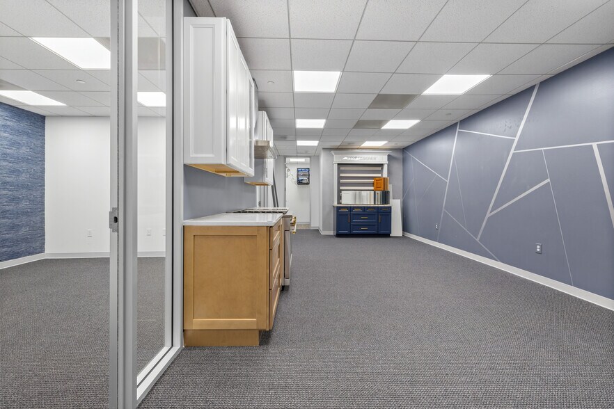 More Photos Of 17 S Briar Hollow Ln, Houston Office Residential For Lease