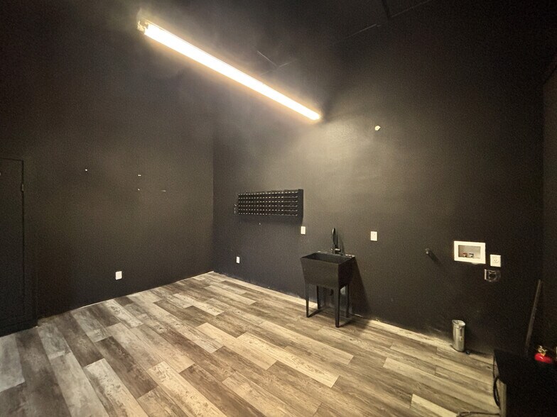 More Photos Of 265 S Main St, Independence Storefront Retail Office For Sale