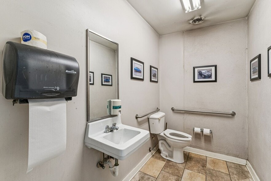 More Photos Of 1839 N 10th St, Kansas City Warehouse For Sale