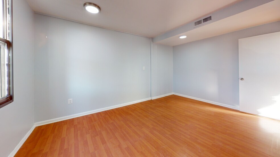 More Photos Of 4600 Duke St, Alexandria Apartments For Sale