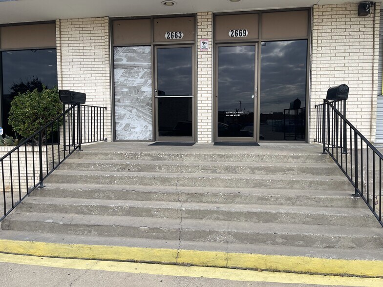 More Photos Of 2663-2669 Tarna Dr, Dallas Warehouse For Lease