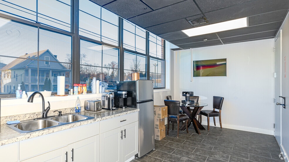 More Photos Of 1309-1645 W Front St, Plainfield Manufacturing For Lease