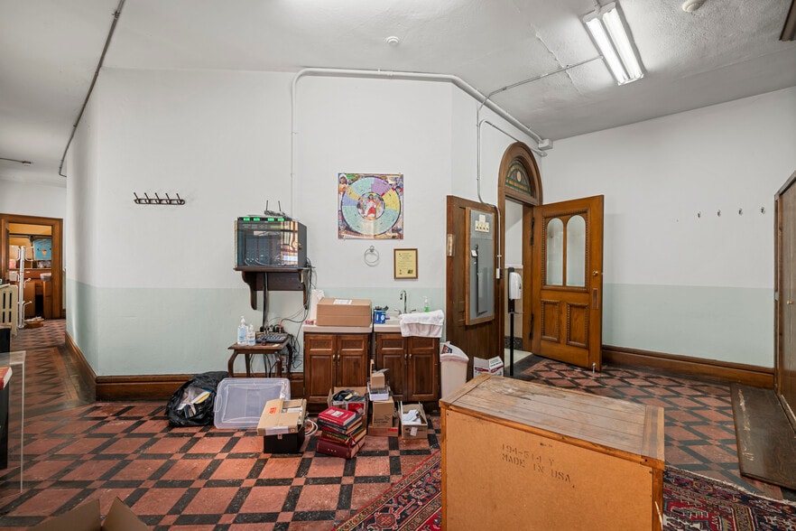 More Photos Of 21 State St, Oil City Specialty For Sale