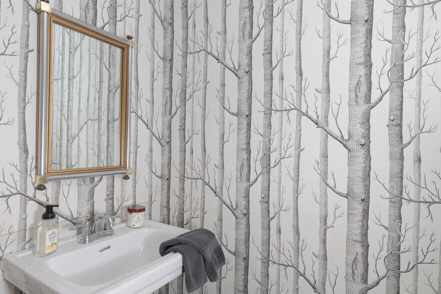 More Photos Of 4170 Rte 9W, Saugerties Hospitality For Sale