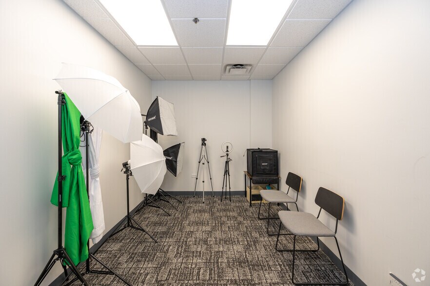 More Photos Of 5180 Fox St, Denver Warehouse For Lease