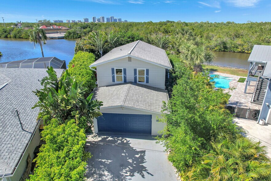 More Photos Of 193 Cocohatchee St, Naples Specialty For Sale