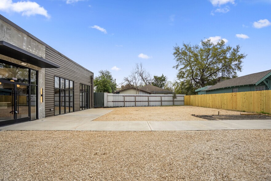 More Photos Of 1109-1115 Dumble st, Houston Office For Sale