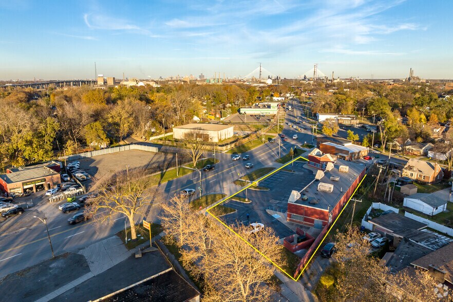 More Photos Of 2300 S Schaefer Hwy, Detroit Unknown For Lease