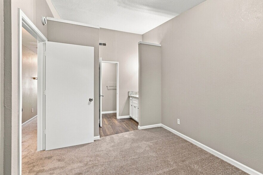 More Photos Of 1262 N Marks Ave, Fresno Apartments For Sale