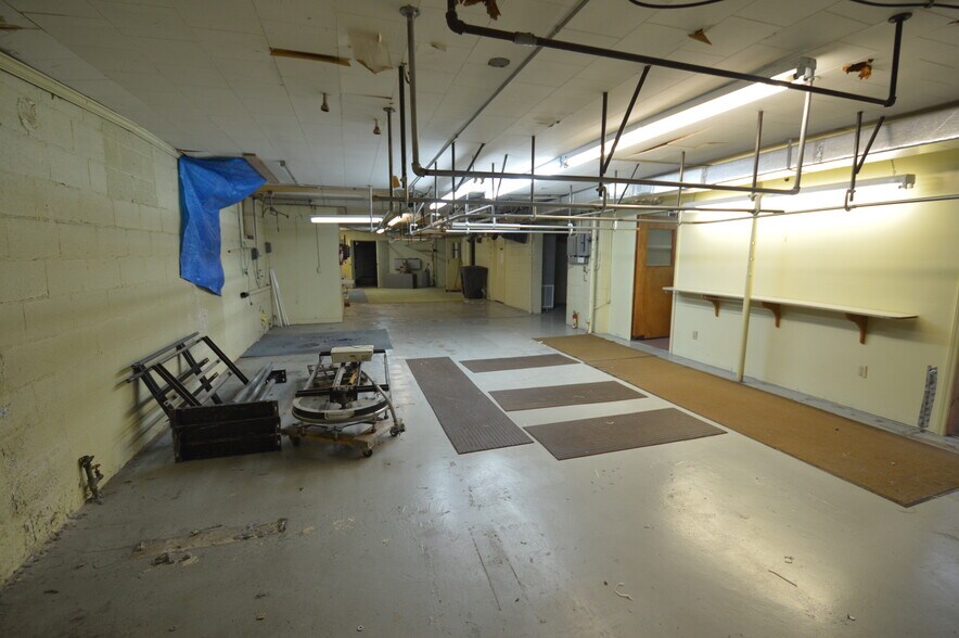 More Photos Of 805 N Center St, Statesville Supermarket For Lease
