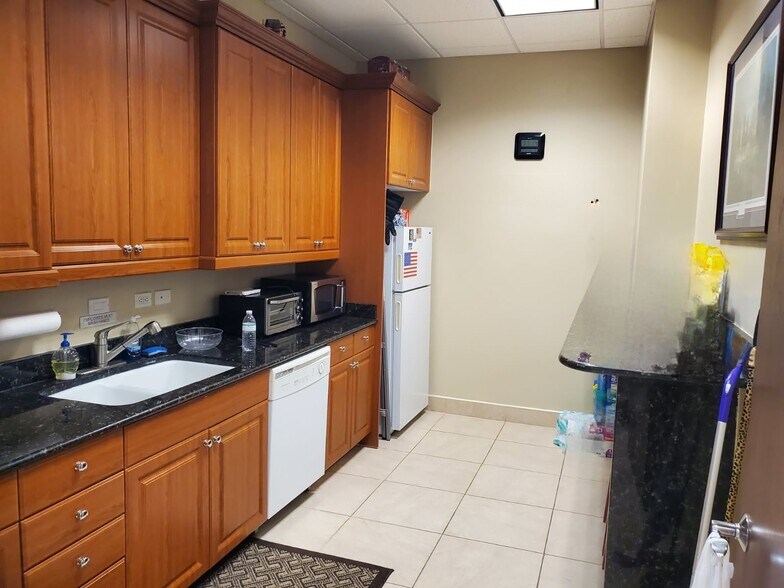 More Photos Of 8141 Mainline, Fort Myers Warehouse For Lease