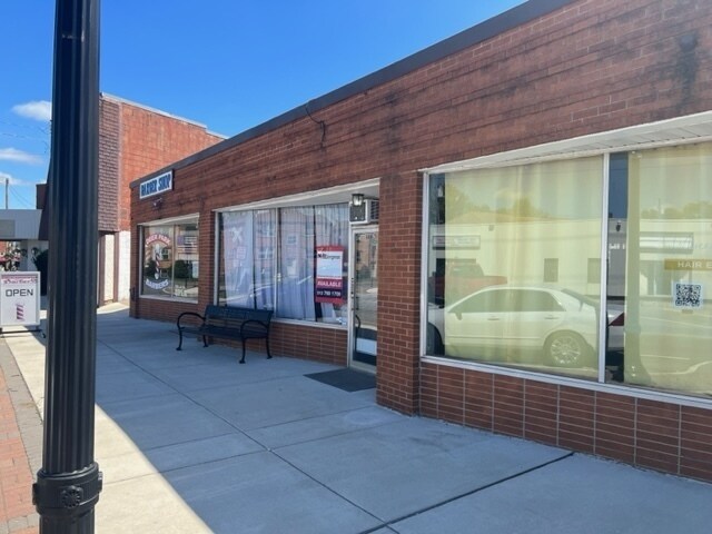 More Photos Of 8000-8004 Blue Ash Rd, Cincinnati Storefront For Sale