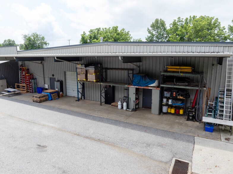 More Photos Of 3430 Woodbridge Ct, York Warehouse For Lease