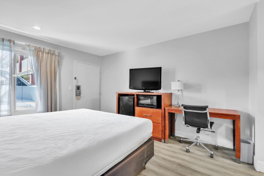 More Photos Of 3999 Alhambra Ave, Martinez Hotel For Sale