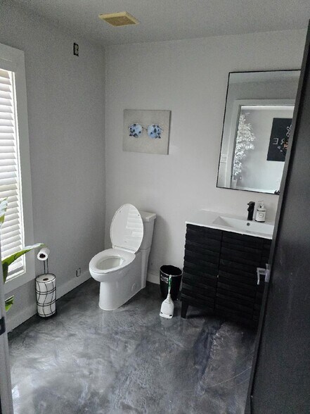 More Photos Of 7320 Sanibel Blvd, Fort Myers Medical For Lease