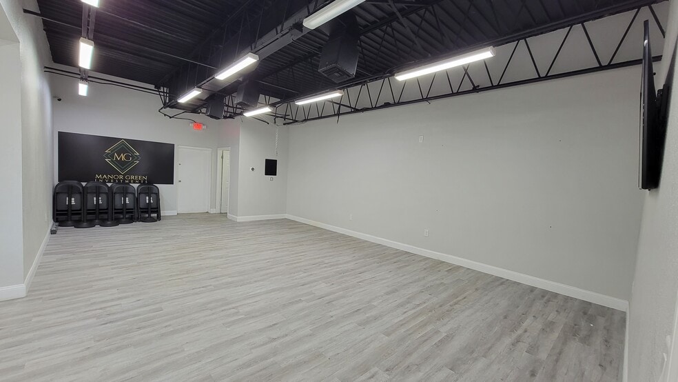 More Photos Of 4815-4817 E Busch Blvd, Tampa Storefront Retail Office For Lease