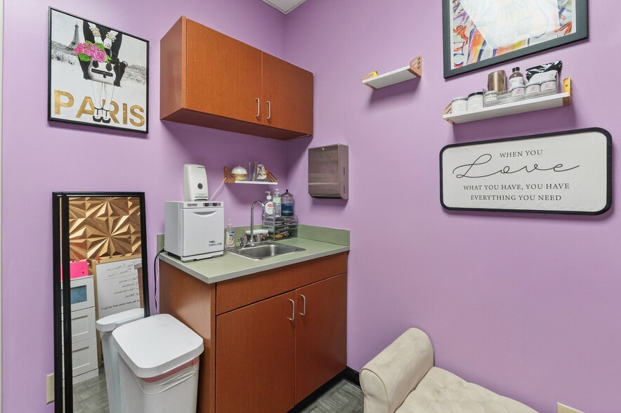 More Photos Of 3210 Prosperity Church Rd, Charlotte Office For Sale
