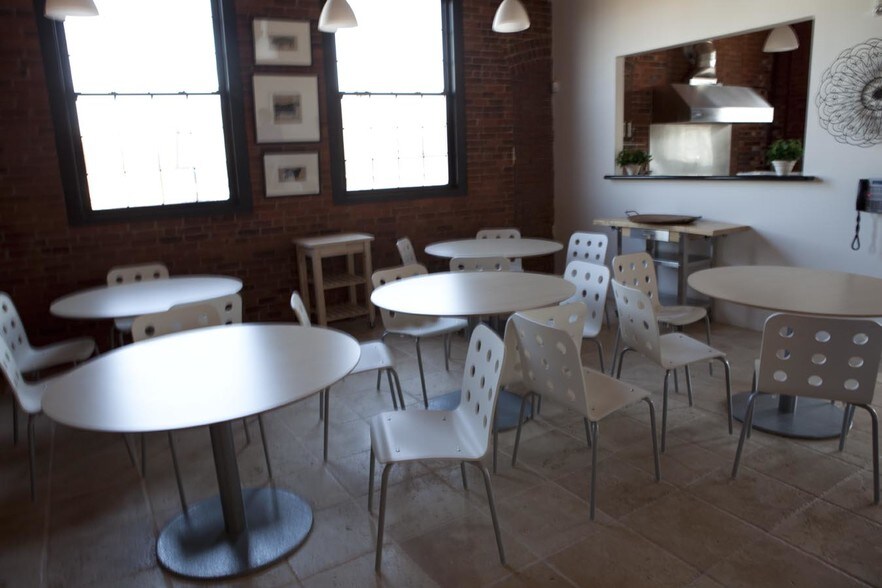 More Photos Of 409 Canal St, Plantsville Loft Creative Space For Lease