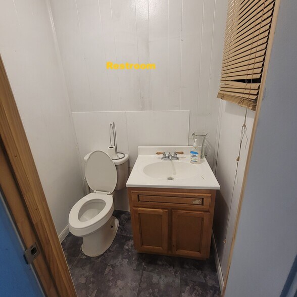 More Photos Of 522 Nickens Rd, Garland General Retail For Lease